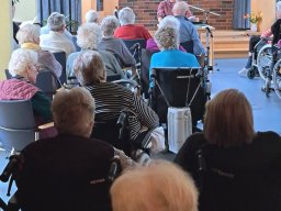 Vorlesen und Singen bei Bethesda